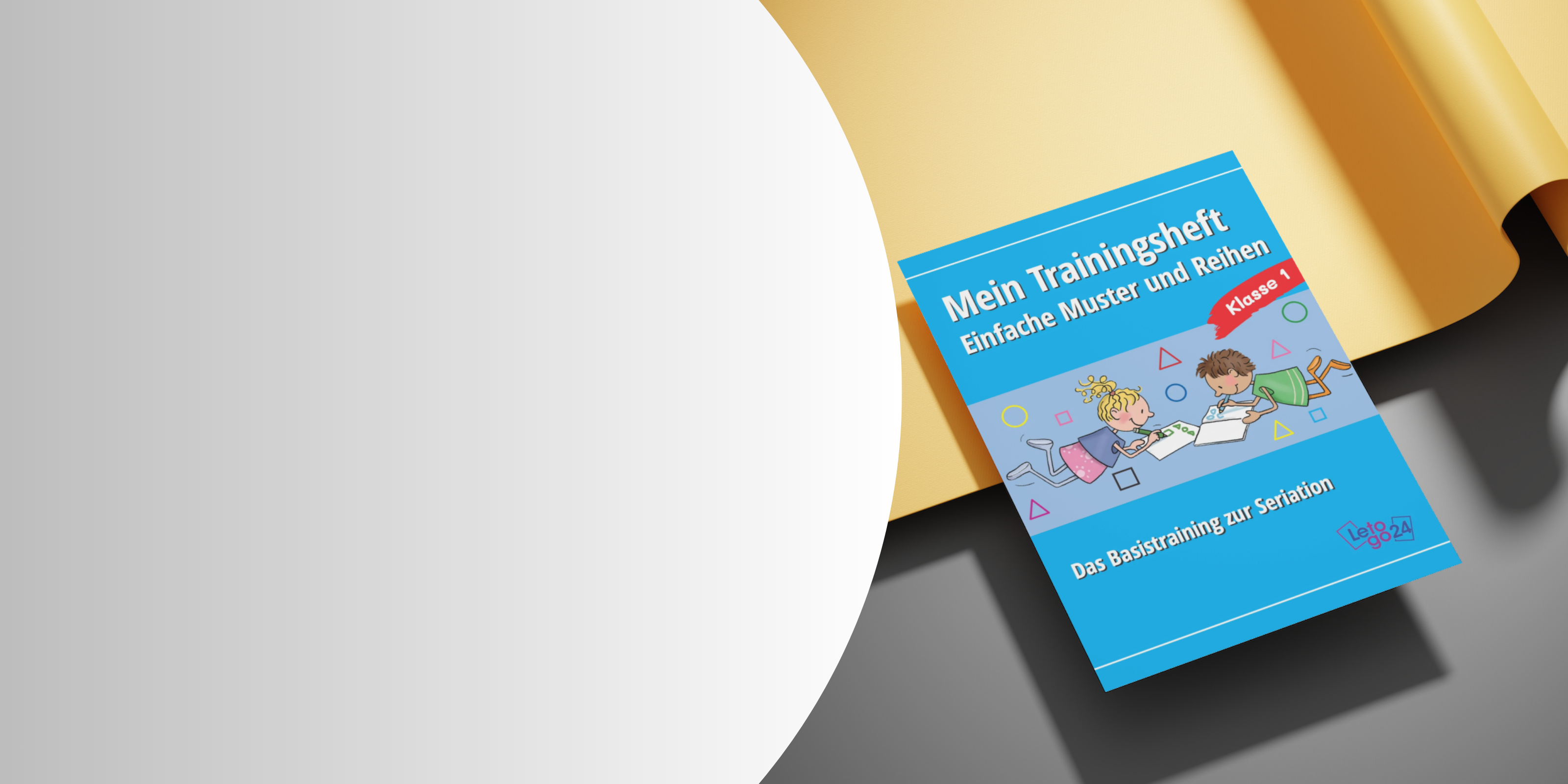 Ein Letogo24 Lernheft neben einem Tisch